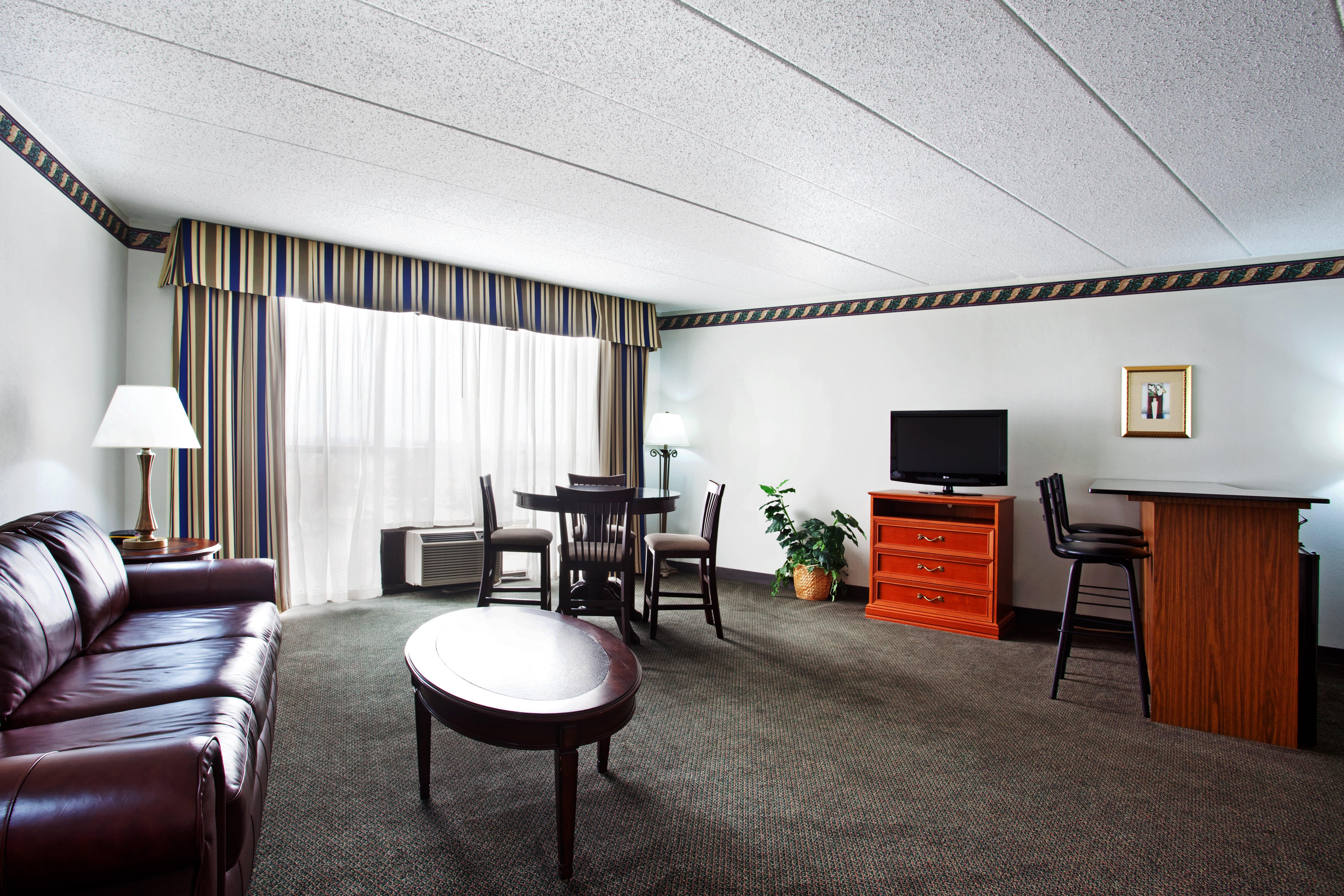 Holiday Inn Rockford By Ihg Ngoại thất bức ảnh