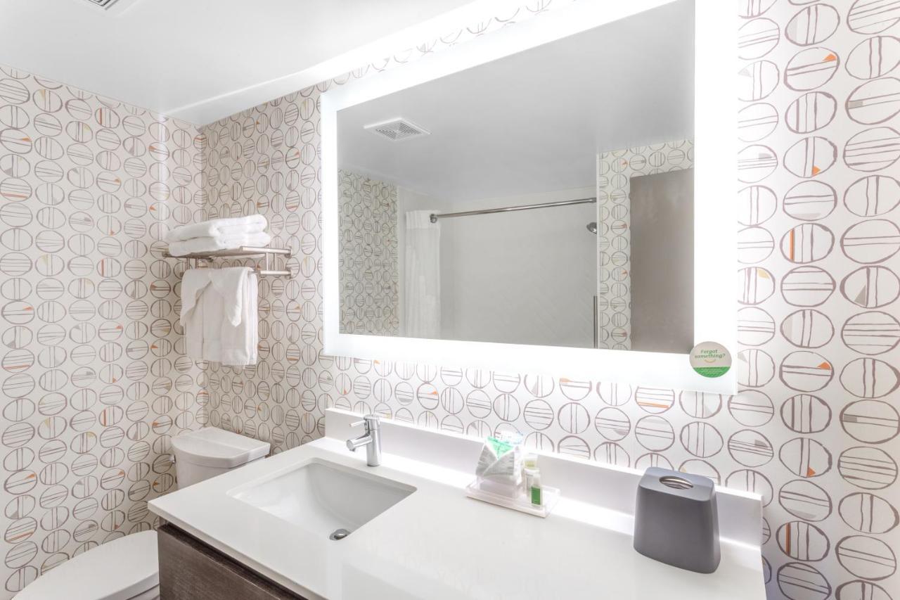 Holiday Inn Rockford By Ihg Ngoại thất bức ảnh